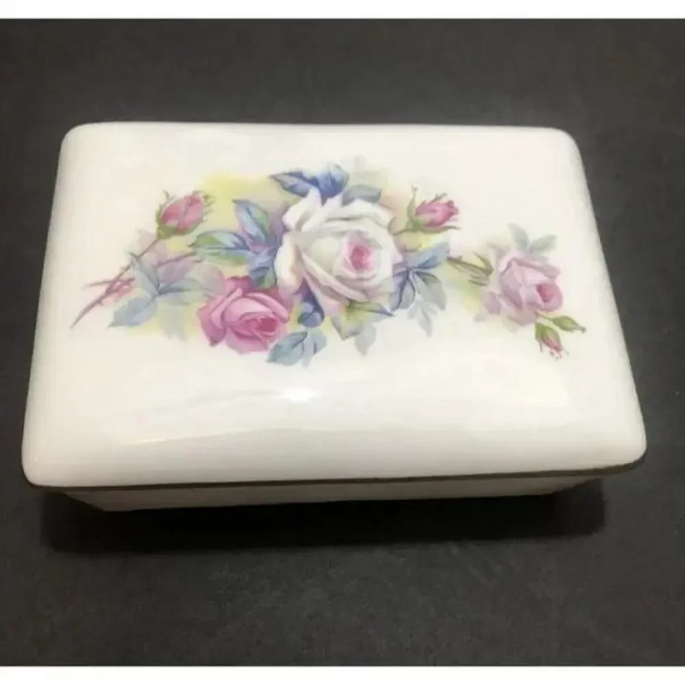 Aynsley Bone China Rectangle lidded trinket box white pink  roses England EUC